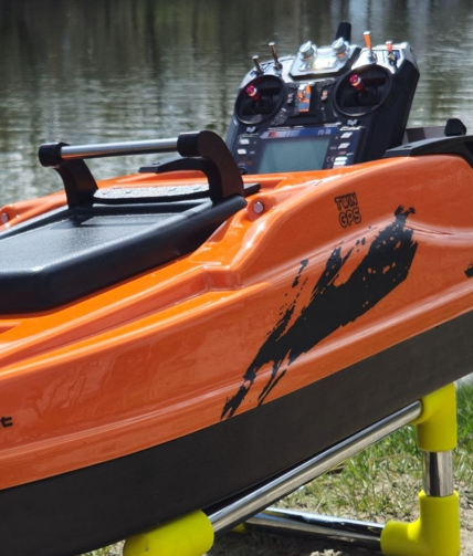 Скоростной кораблик с GPS автопилотом для завоза прикормки Dr.Boat Barracuda 65 см BARGPS63-O фото