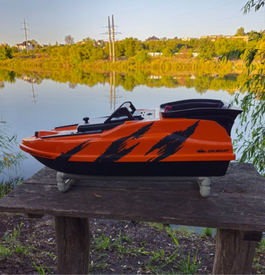 Кораблик для завозу прикормки Dr.Boat Barracuda 83 см. З кольоровим ехолотом Toslon TF520 та GPS автопілотом. Бункер ковш. BS83SG фото