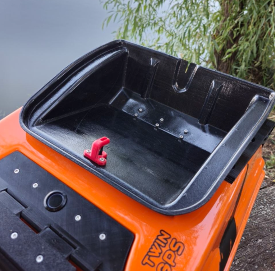 Кораблик для завозу прикормки Dr.Boat Barracuda 83 см. З кольоровим ехолотом Toslon TF520 та GPS автопілотом. Бункер ковш. BS83SG фото