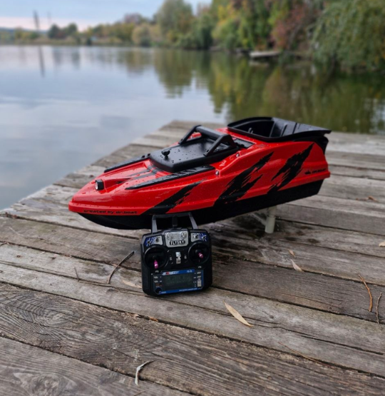 Кораблик для завозу прикормки Dr.Boat Barracuda 83 см. З ехолотом TWIN S2 та GPS автопілотом. Бункер ковш. BSR83SG фото