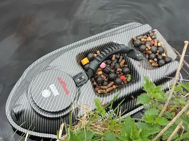 Карповый кораблик с GPS автопилотом для завоза прикормки Boatman Actor Carbon 10A ACTORC10AGPS фото
