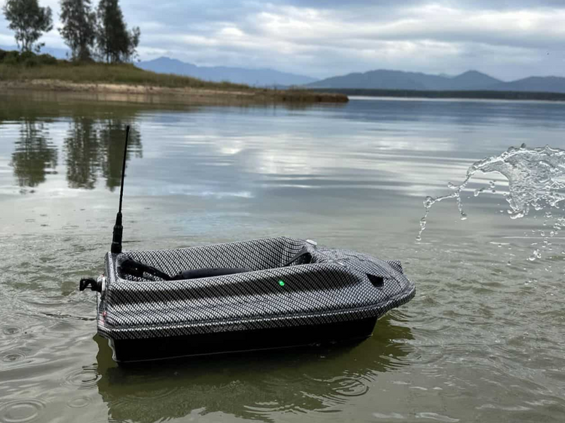 Карповий кораблик для завоза прикормки Boatman Actor PLUS PRO Carbon с GPS-автопилотом и цветным эхолотом RF100 СPROGPSRF100 фото