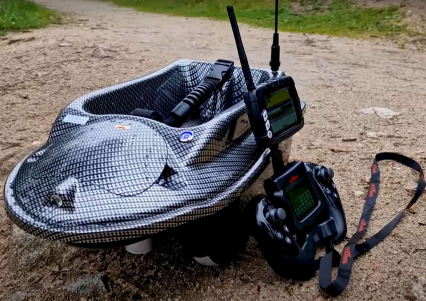 Карповий кораблик для завоза прикормки Boatman Actor PLUS PRO Carbon с GPS-автопилотом и цветным эхолотом RF100 СPROGPSRF100 фото