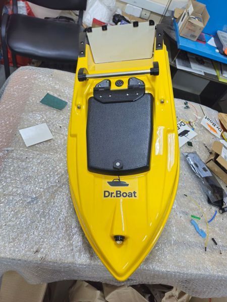 Скоростной Кораблик для завоза прикормки Dr.Boat Barracuda 65 см BARRACUDA65 фото