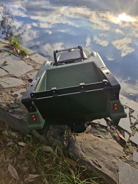 Скоростной кораблик c цветным эхолотом Toslon TF520 для завоза прикормки Dr.Boat Barracuda 65 см BS65 фото